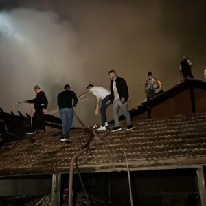 koyde 4 ev kule dondu T2NuGl2Z