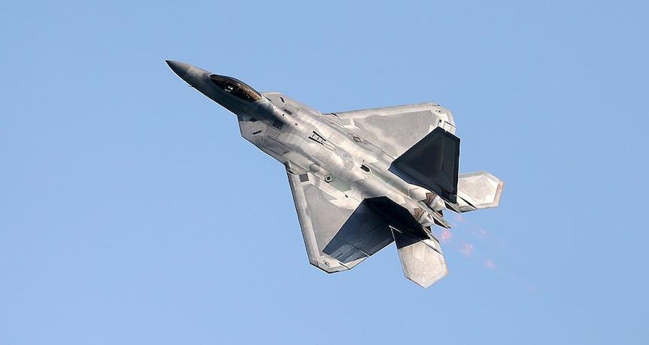 alaska aciklarinda gerilim abd savas ucaklari rus ucagina karsi havalandi 6XERn3yJ