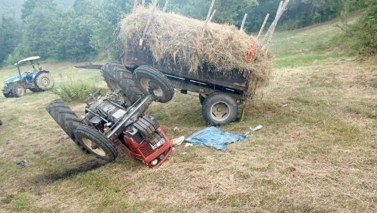 devrilen traktorun altinda kaldi surucu hayatini kaybetti VWnHJrMw