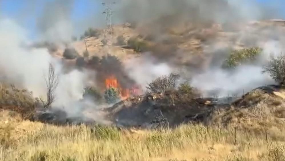 hakkaride aniz yangini alevler ruzgarin etkisiyle yayildi Ol4UrLA7