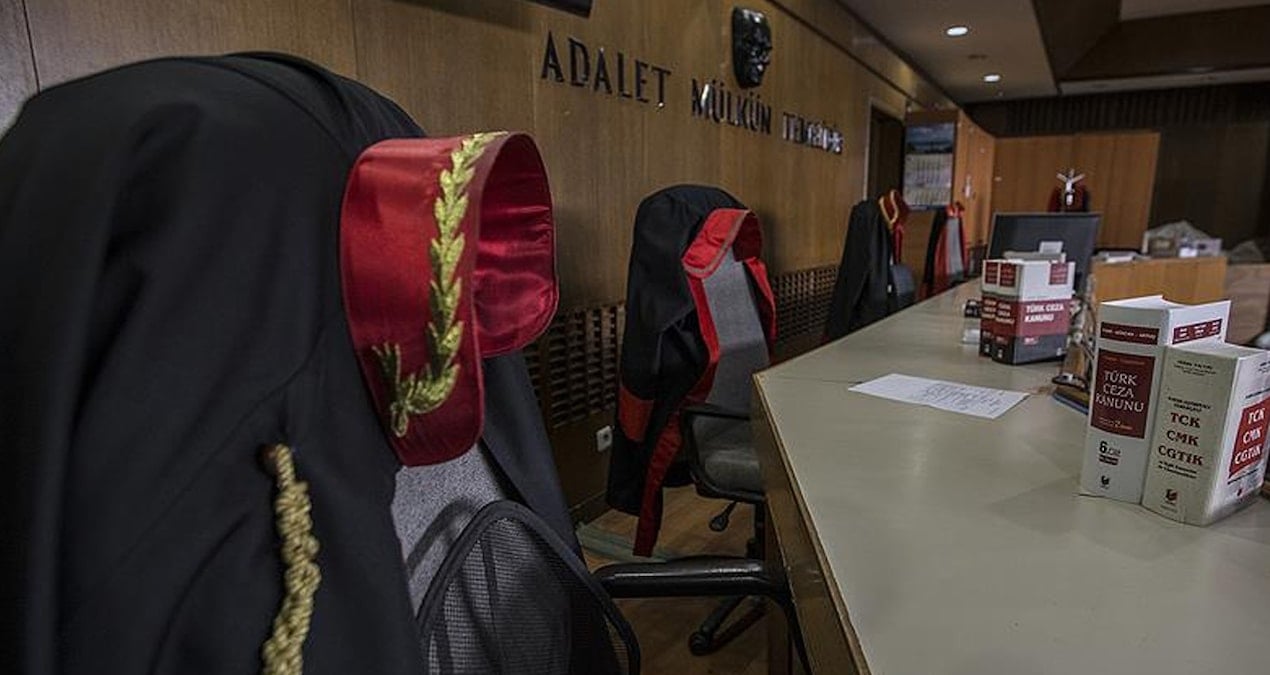 retweet yargisi paylasmadigi iceriklerle hapis cezasi aldi meslekten atildi xctHRBMG