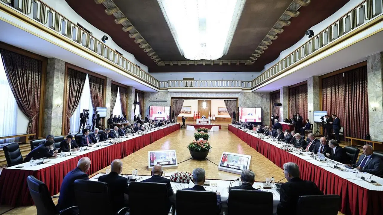 surec komisyonunun 10 toplantisinda akademisyenler dinlendi biz burada konusuyoruz bizim guvencemiz var mi bilmiyorum eFSr4QW1