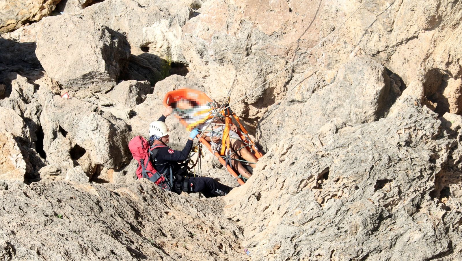 falezlerde aci olay cansiz bedeni bulundu jYW2Bggu.jpg