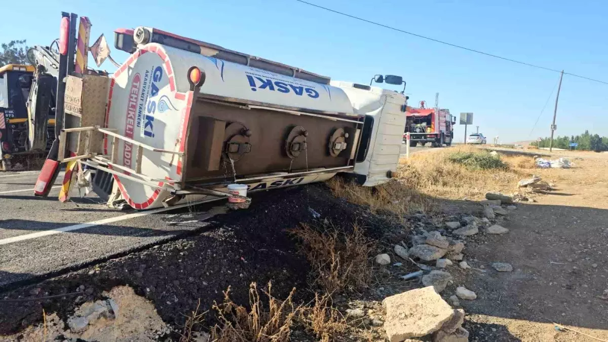 gaziantepte yakit tankeri devrildi surucu yaralandi bLTKQbWH.jpg