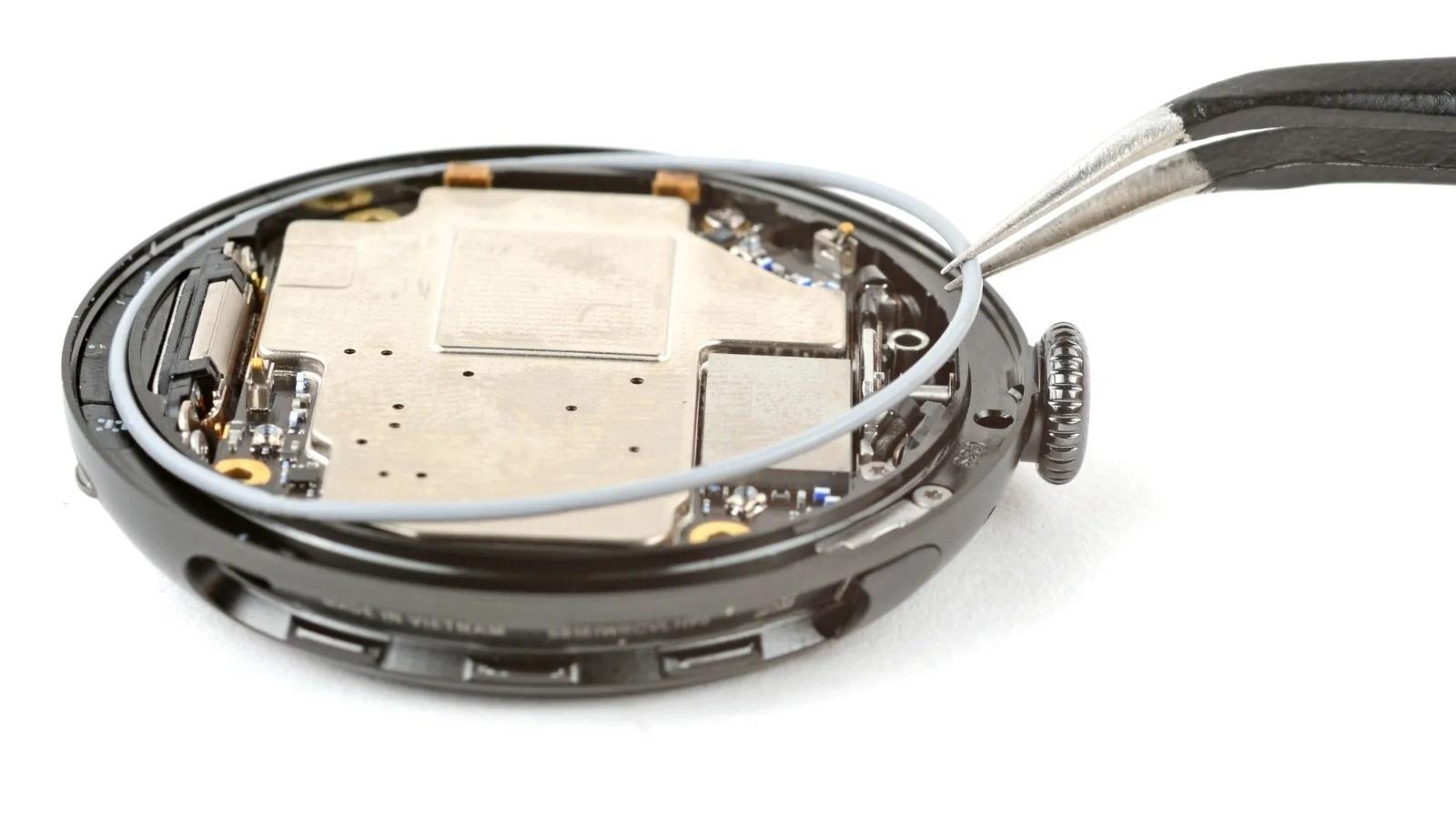 ifixitten 10 uzerinden 9 puan googlein yeni saati pixel watch 4 rekor kirdi LgN9GwF7