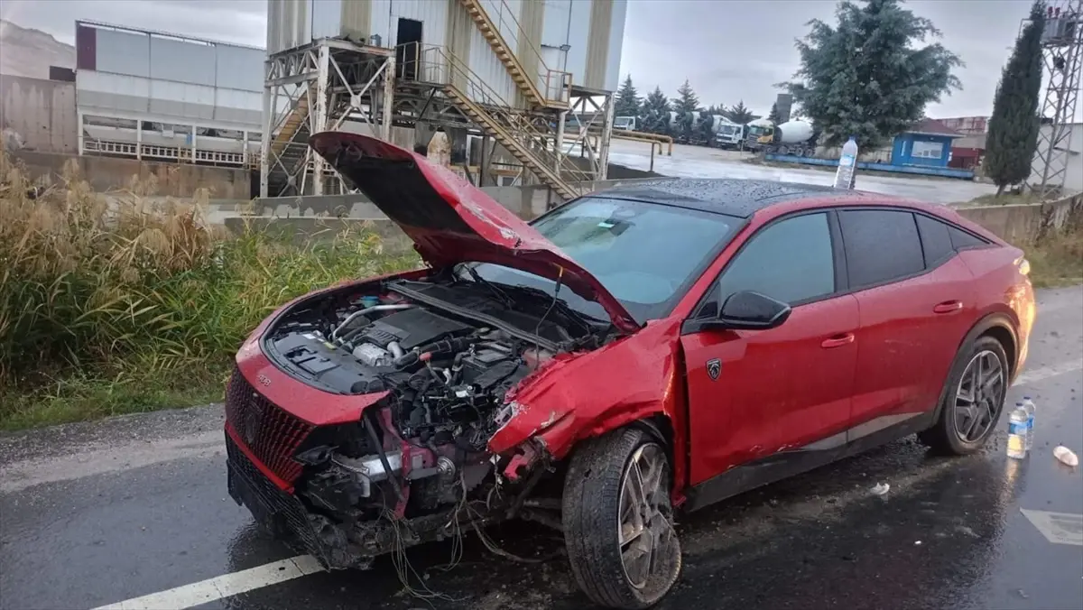 kirklarelinde trafik kazasi surucu yaralandi pADycNJn