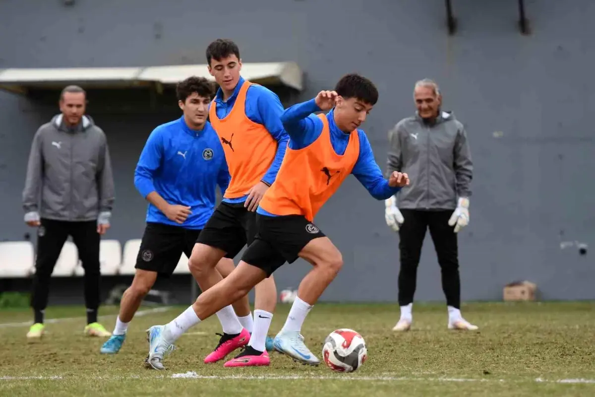 manisa futbol kulubu muglaspor macina hazirlaniyor 8pVdUA71.jpg